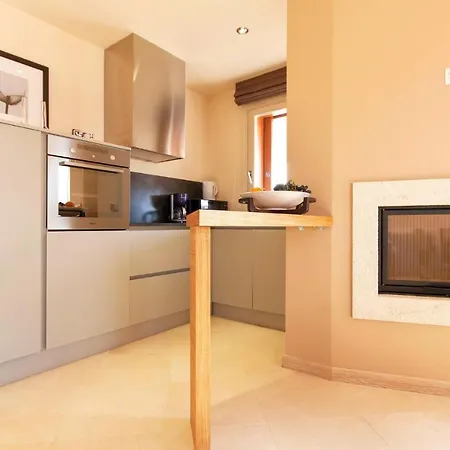 Lovely In Vabriga With Kitchen Тар