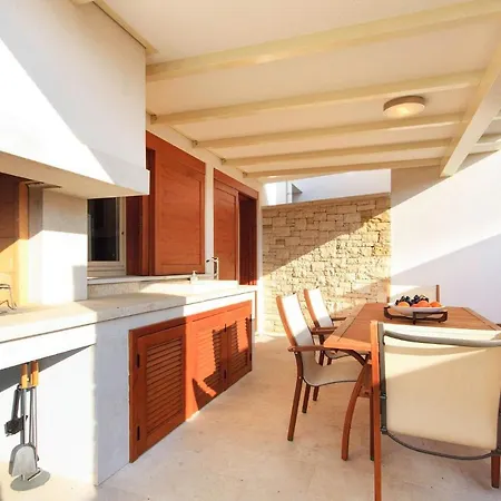 Lovely In Vabriga With Kitchen Hébergement de vacances